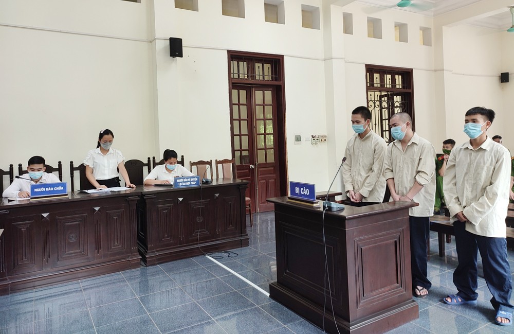 Các bị cáo tại phiên tòa.