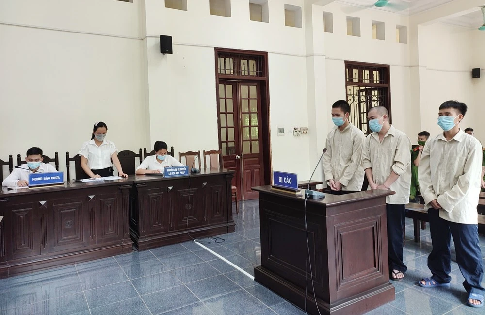 Các bị cáo tại phiên tòa.