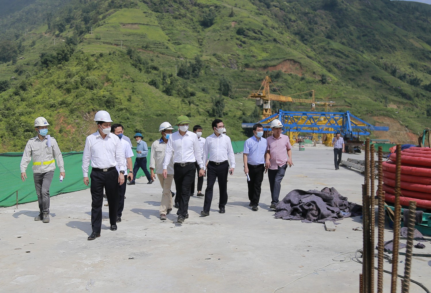 Thứ trưởng Bộ Giao thông vận tải Nguyễn Ngọc Đông đánh giá cao nỗ lực của các đơn vị thực hiện dự án.