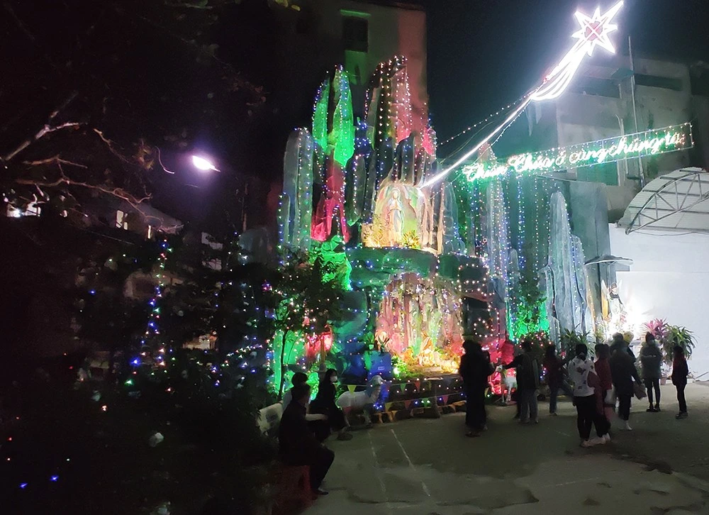 Người dân đón lễ Giáng sinh an lành ảnh 3 Người dân đón lễ Giáng sinh an lành ảnh 3