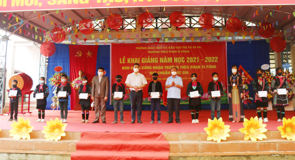 Lào Cai: Gần 228 nghìn học sinh dự Lễ khai giảng năm học mới ảnh 56 Lào Cai: Gần 228 nghìn học sinh dự Lễ khai giảng năm học mới ảnh 56