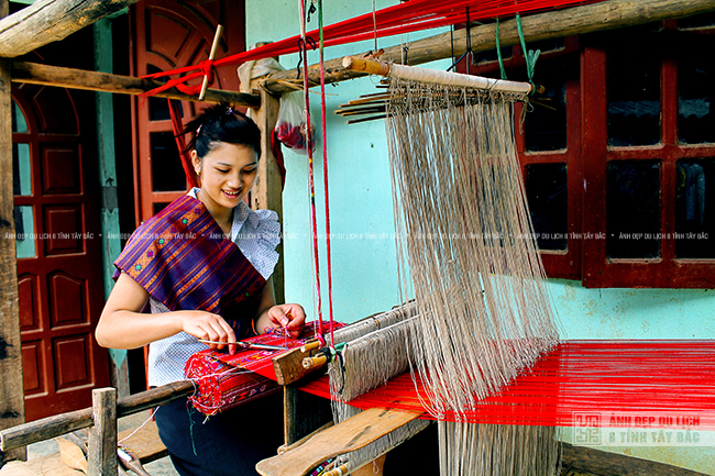 Các nghệ sỹ Lào Cai tham&nbsp;gia triển lãm ảnh nghệ thuật du lịch Tây Bắc&nbsp; ảnh 5