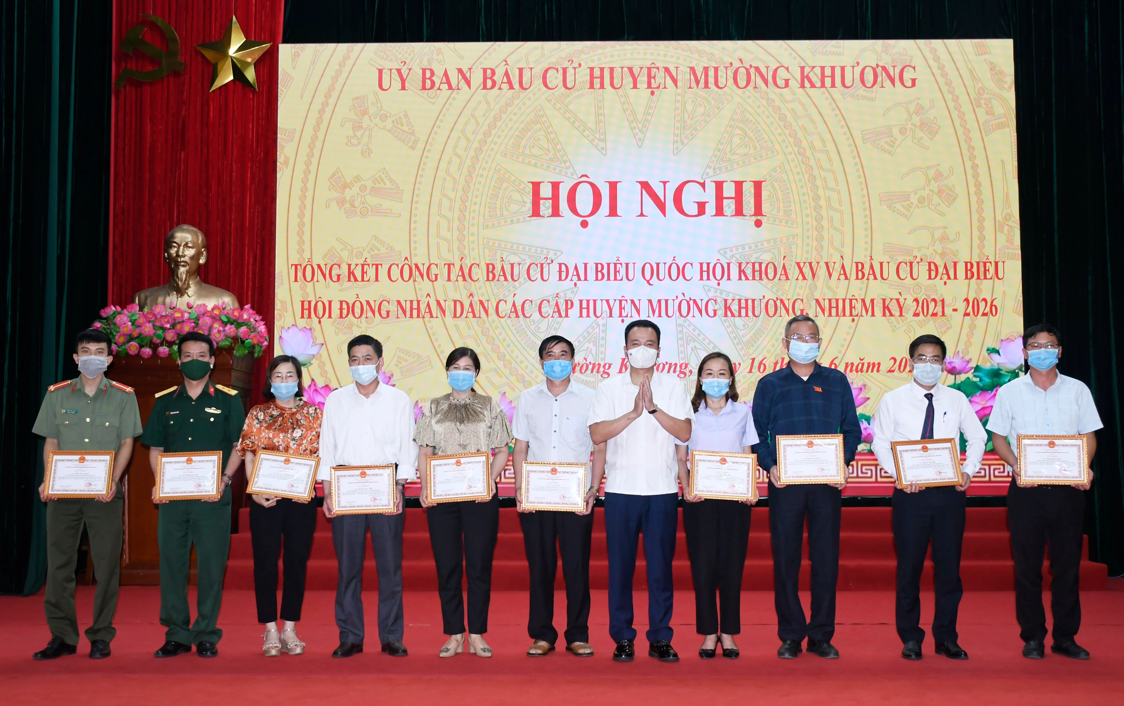 Mường Khương khen thưởng các tập thể, cá nhân trong công tác bầu cử ảnh 3