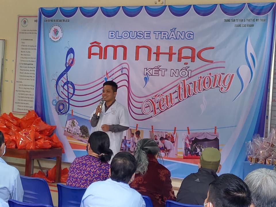 Những tiết mục văn nghệ mang lại niềm vui cho người bệnh.