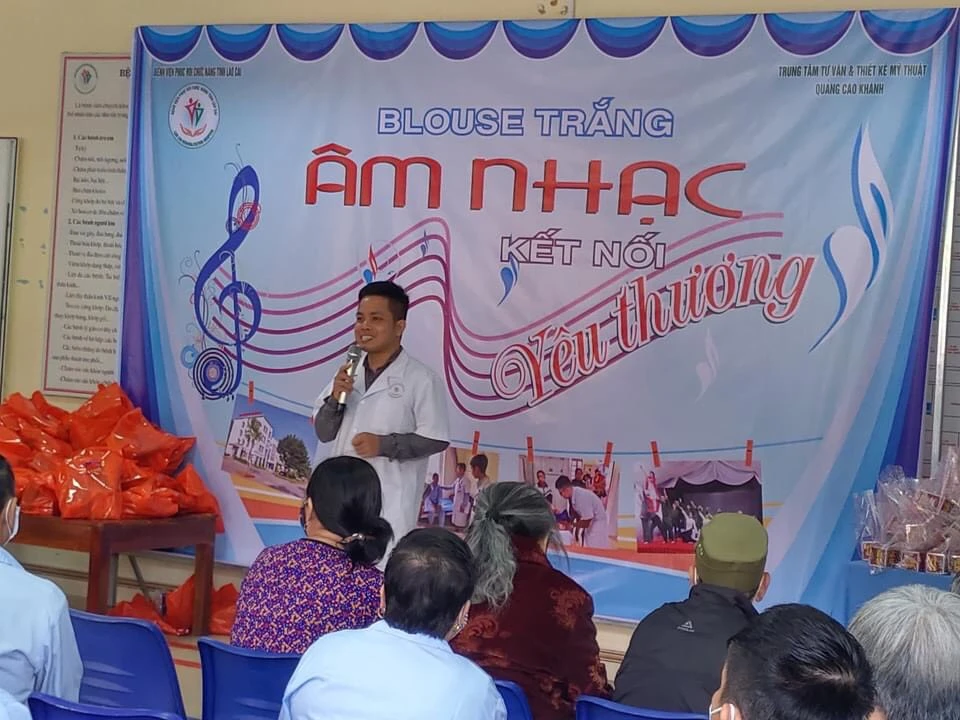 Những tiết mục văn nghệ mang lại niềm vui cho người bệnh.