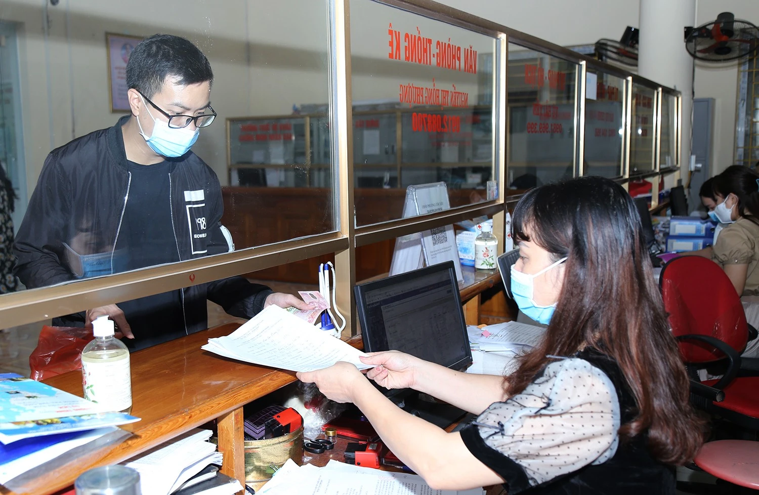 Phường Cốc Lếu: Cải cách hành chính để phục vụ người dân tốt&nbsp; hơn ảnh 2