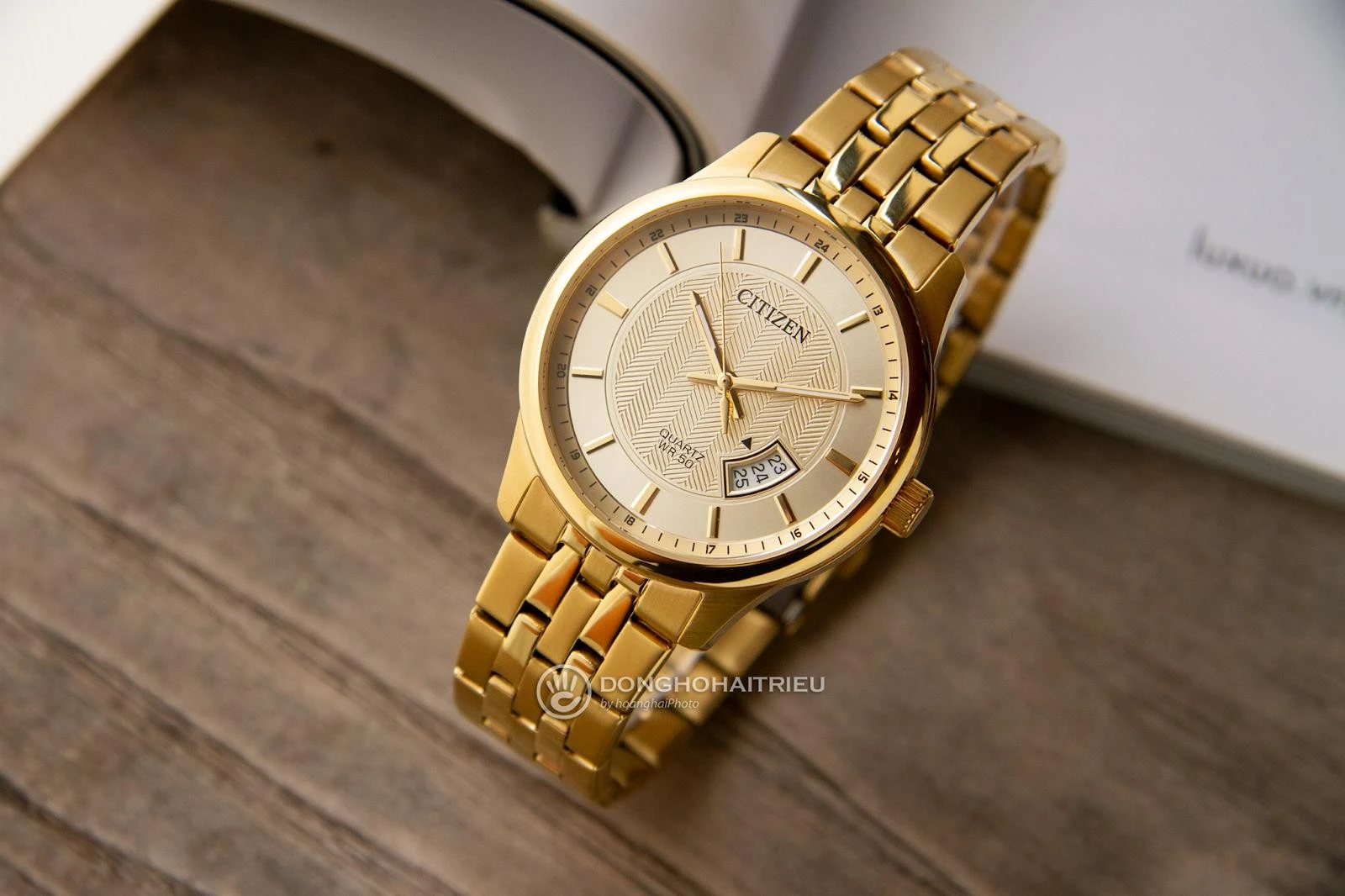 Đồng hồ nam màu vàng có bị phai màu không? Nên mua ở đâu? ảnh 3