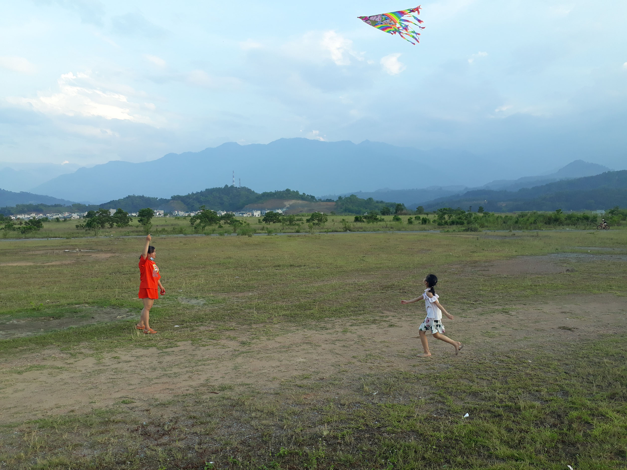 Niềm vui bên những cánh diều.