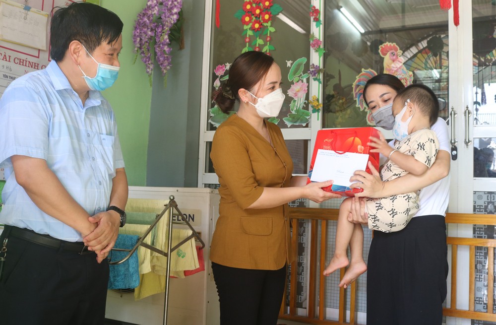 Các đơn vị, địa phương tổ chức hoạt động, tặng quà Tết Trung thu cho thiếu nhi ảnh 5 Các đơn vị, địa phương tổ chức hoạt động, tặng quà Tết Trung thu cho thiếu nhi ảnh 5