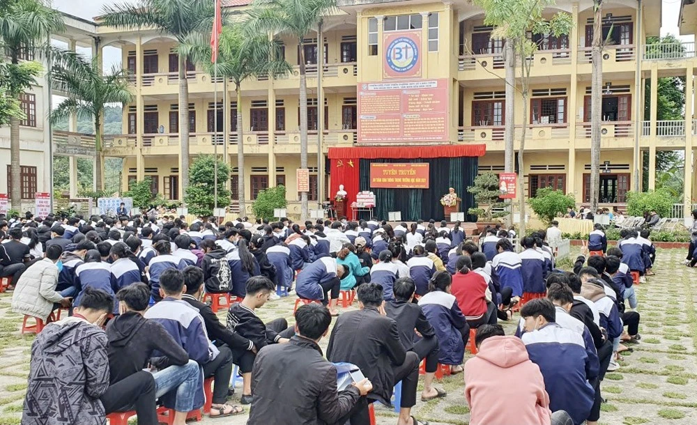 Tuyên truyền an toàn giao thông tại Trường THPT số 3 Bảo Thắng ảnh 1