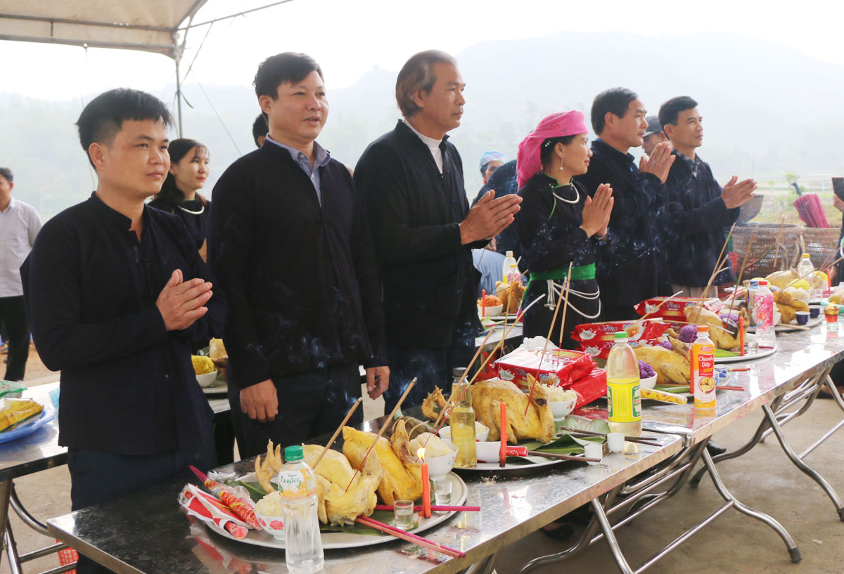 Người Tày ở Hợp Thành khôi phục nghi lễ thiêng dưới gốc đa làng ảnh 5 Người Tày ở Hợp Thành khôi phục nghi lễ thiêng dưới gốc đa làng ảnh 5