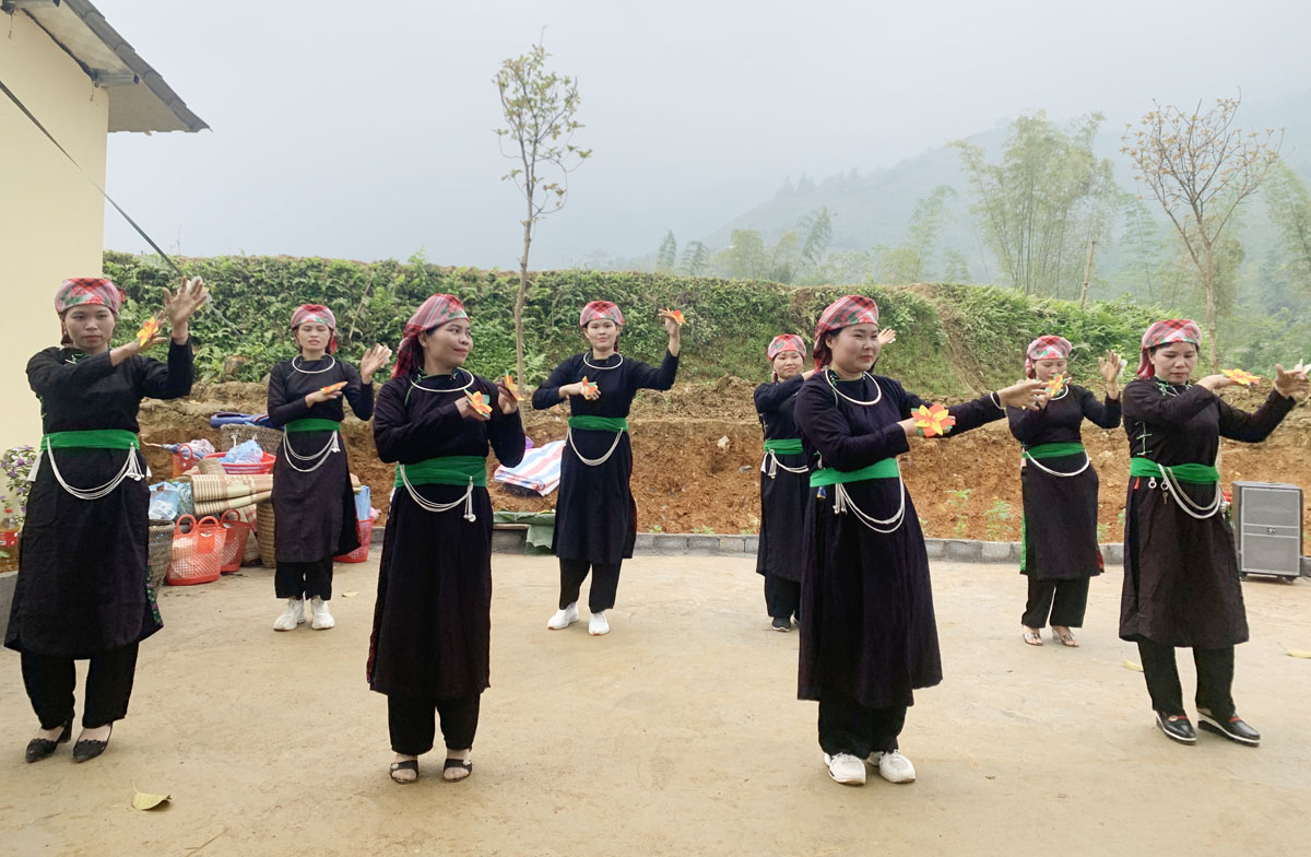 Người Tày ở Hợp Thành khôi phục nghi lễ thiêng dưới gốc đa làng ảnh 7 Người Tày ở Hợp Thành khôi phục nghi lễ thiêng dưới gốc đa làng ảnh 7