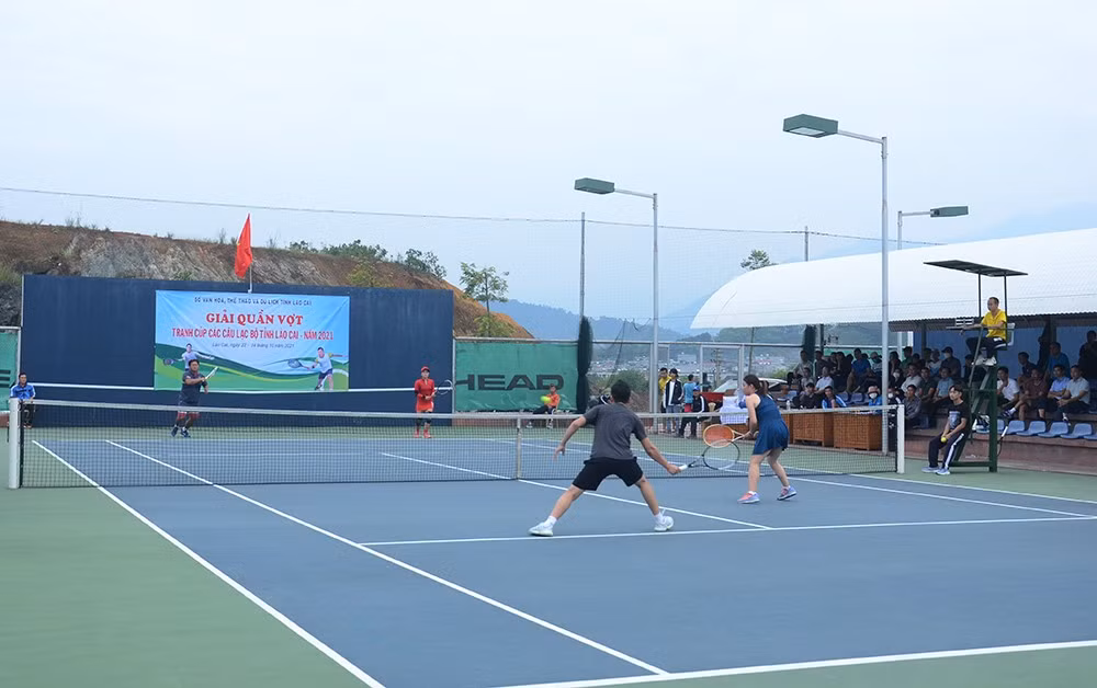 Sôi nổi trận chung kết nội dung đôi nam nữ giữa Câu lạc bộ Sa Pa và Câu lạc bộ Điện lực. Sôi nổi trận chung kết nội dung đôi nam nữ giữa Câu lạc bộ Sa Pa và Câu lạc bộ Điện lực.