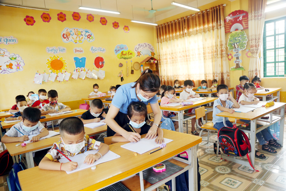 Nắn từng nét chữ.