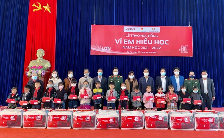 Trao học bổng "Vì em hiếu học" năm thứ 8 ảnh 4