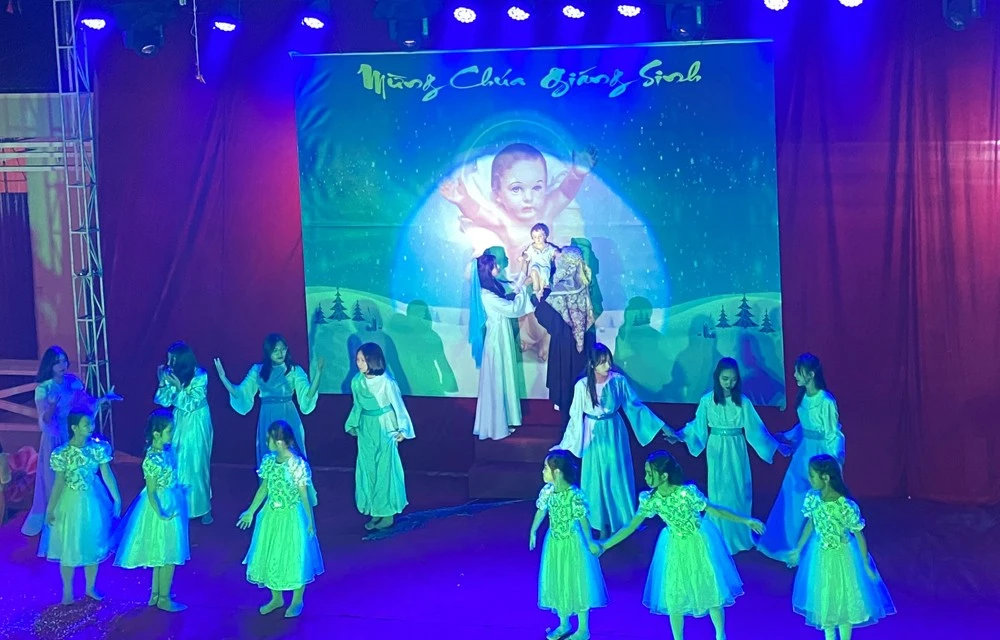 Người dân đón lễ Giáng sinh an lành ảnh 5 Người dân đón lễ Giáng sinh an lành ảnh 5