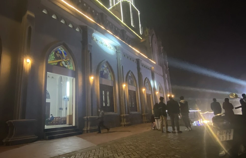 Người dân đón lễ Giáng sinh an lành ảnh 7 Người dân đón lễ Giáng sinh an lành ảnh 7