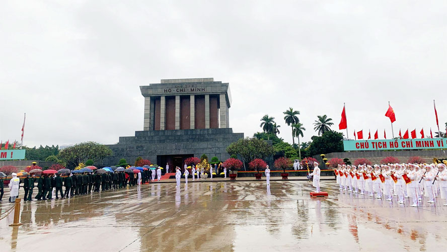 Lãnh đạo Đảng, Nhà nước viếng Chủ tịch Hồ Chí Minh và tưởng niệm các Anh hùng liệt sĩ ảnh 1