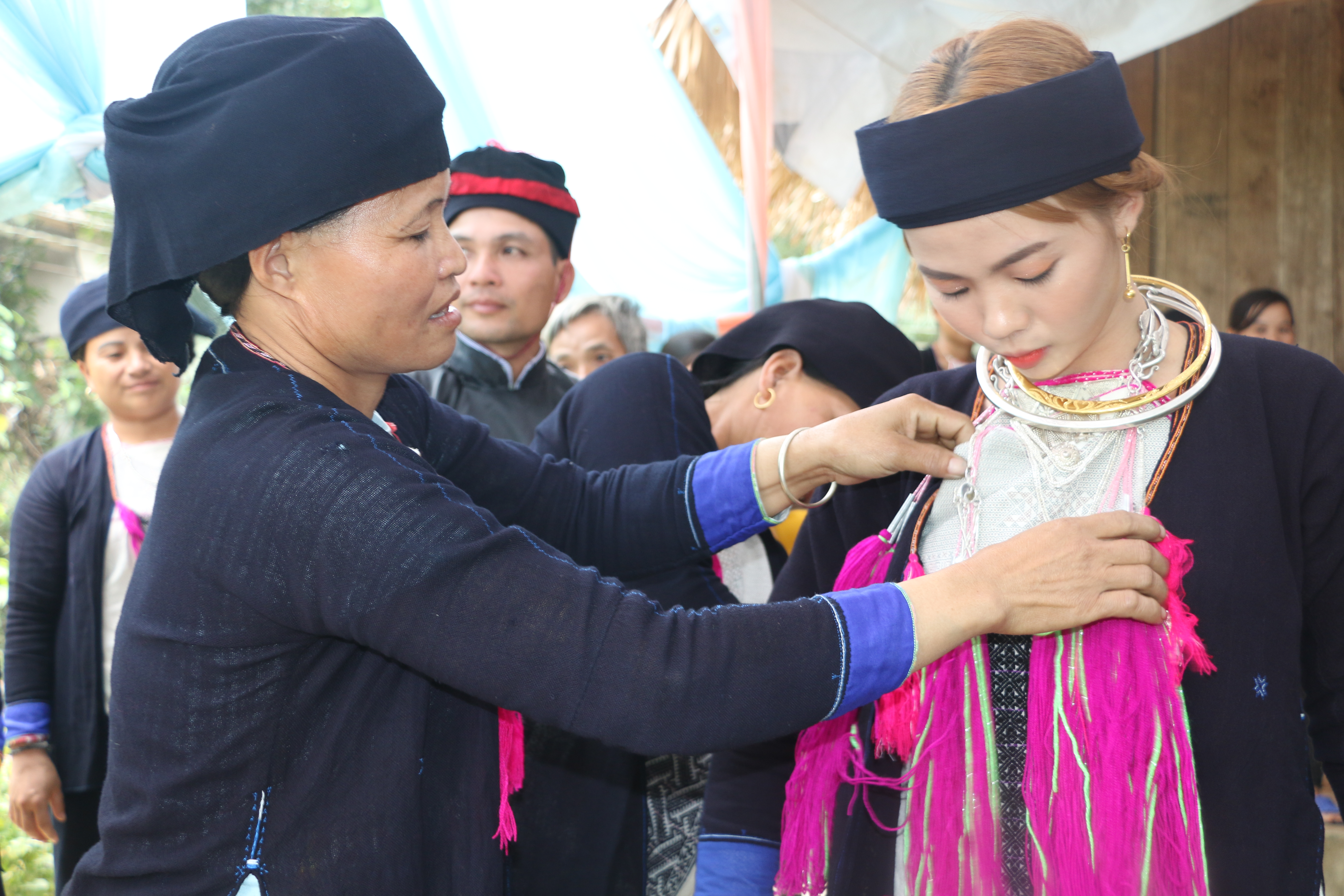 Lễ cưới truyền thống của người Dao họ ảnh 3