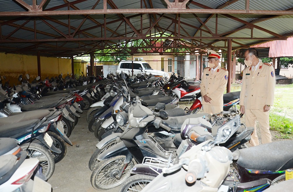 Nhiều phương tiện giao thông vi phạm bị tạm giữ tại Công an thành phố Lào Cai.