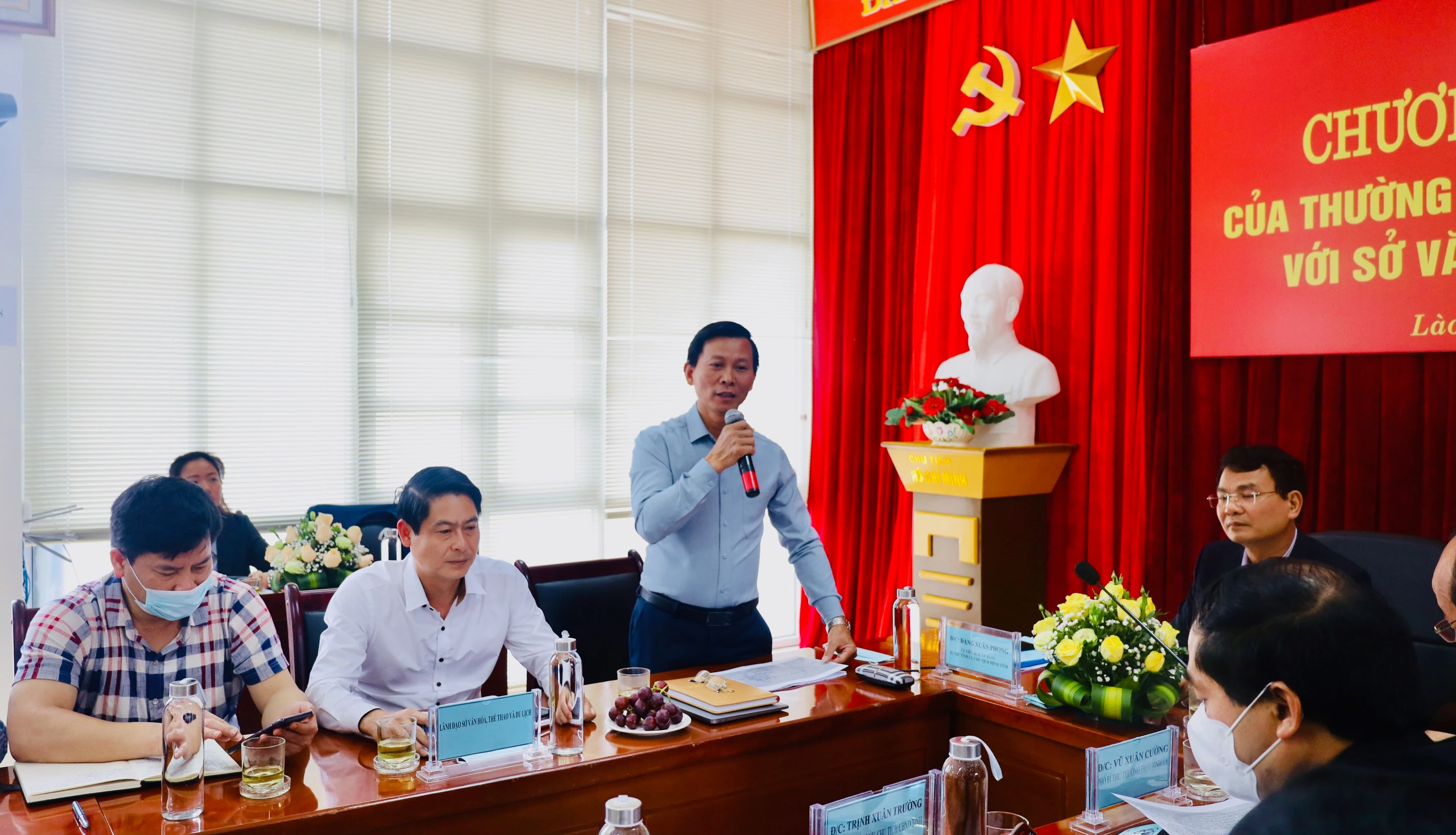 Giám đốc Sở Văn hóa – Thể thao và Du lịch tỉnh đề xuất một số kiến nghị. Giám đốc Sở Văn hóa – Thể thao và Du lịch tỉnh đề xuất một số kiến nghị.