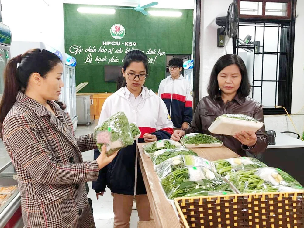 Các mặt hàng của cửa hàng Dự án chuỗi cung ứng và sơ chế thực phẩm sạch HPCU-K59 khá đa dạng.