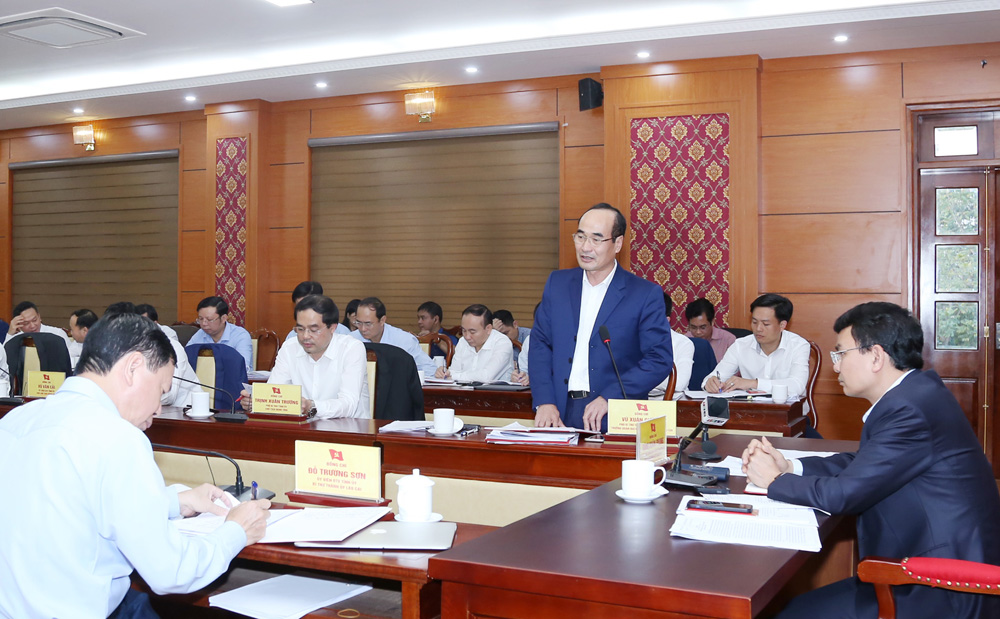Phó Bí thư Thường trực Tỉnh ủy Vũ Xuân Cường phát biểu tại buổi làm việc.