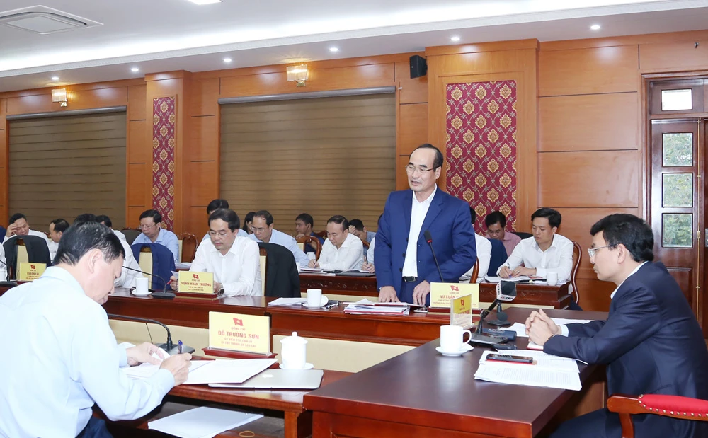 Phó Bí thư Thường trực Tỉnh ủy Vũ Xuân Cường phát biểu tại buổi làm việc. Phó Bí thư Thường trực Tỉnh ủy Vũ Xuân Cường phát biểu tại buổi làm việc.