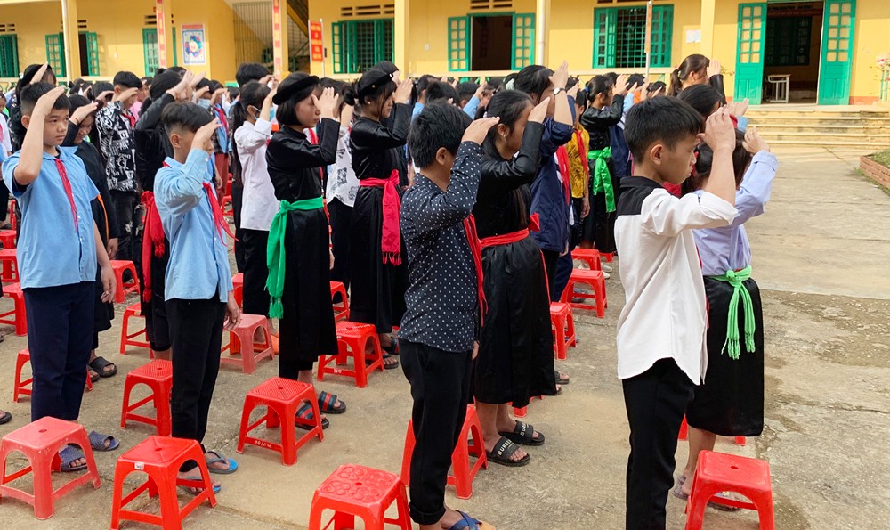 Học sinh Trường THCS xã Nghĩa Đô mặc trang phục truyền thống vào thứ Hai hằng tuần và dịp lễ, tết. Học sinh Trường THCS xã Nghĩa Đô mặc trang phục truyền thống vào thứ Hai hằng tuần và dịp lễ, tết.