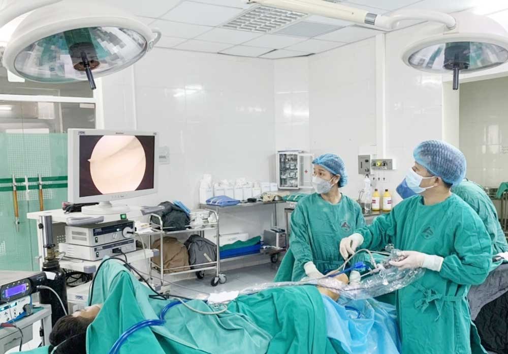 Phẫu thuật nội soi tái tạo dây chằng chéo khớp gối cho 5 bệnh nhân do chấn thương ảnh 1 Phẫu thuật nội soi tái tạo dây chằng chéo khớp gối cho 5 bệnh nhân do chấn thương ảnh 1