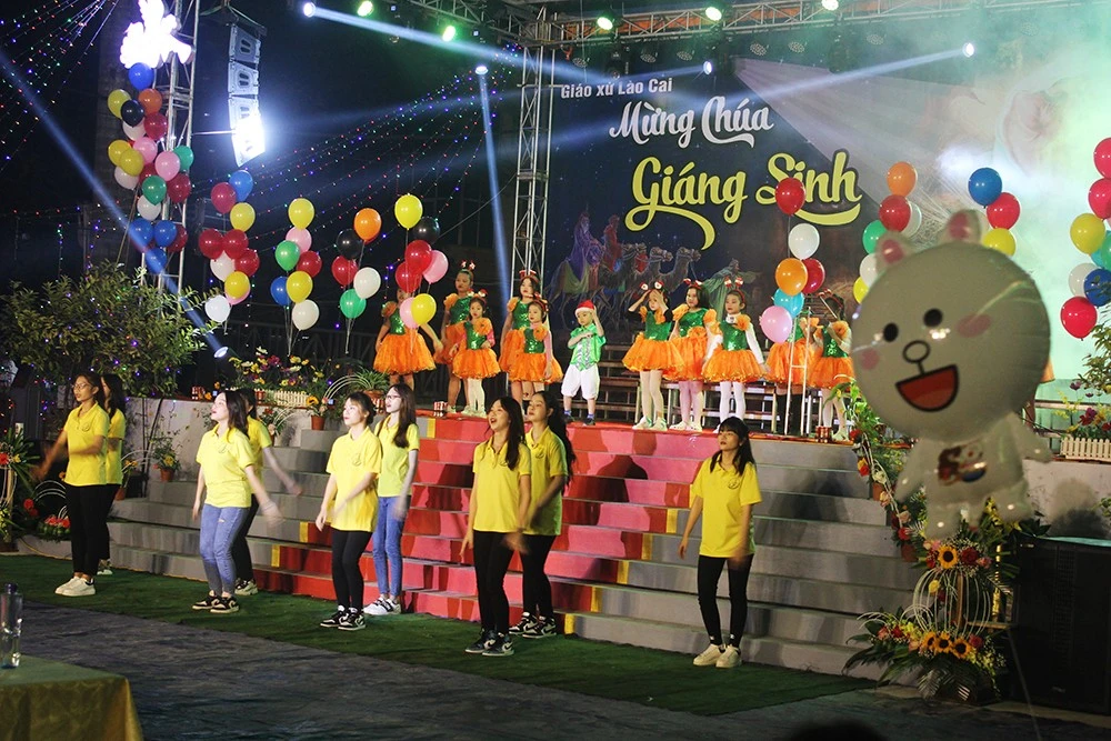 Người dân đón lễ Giáng sinh an lành ảnh 2 Người dân đón lễ Giáng sinh an lành ảnh 2