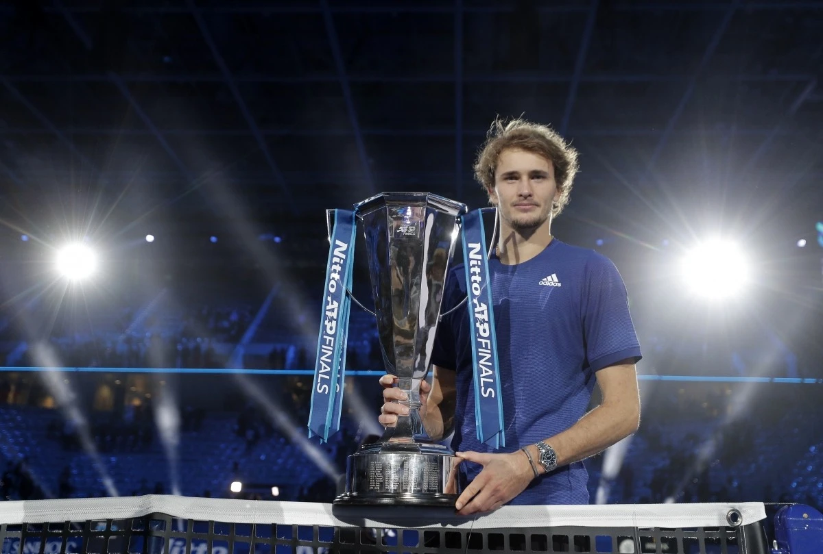 Đánh bại Medvedev, Alexander Zverev vô địch ATP Finals ảnh 1