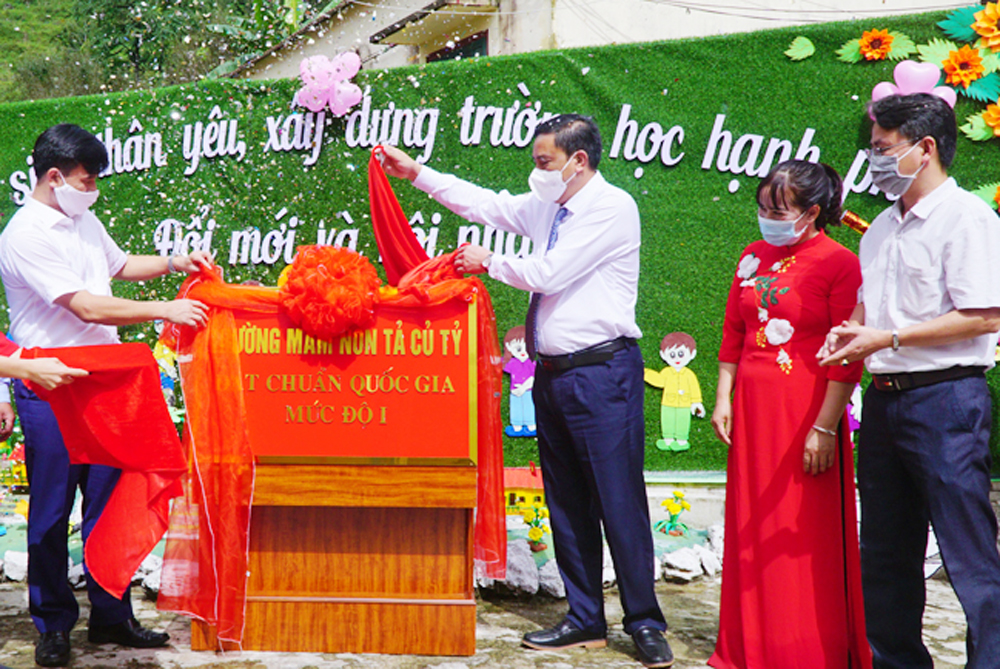 Gắn biển Trường Mầm non xã Tả Củ Tỷ đạt chuẩn quốc gia mức độ I. Gắn biển Trường Mầm non xã Tả Củ Tỷ đạt chuẩn quốc gia mức độ I.