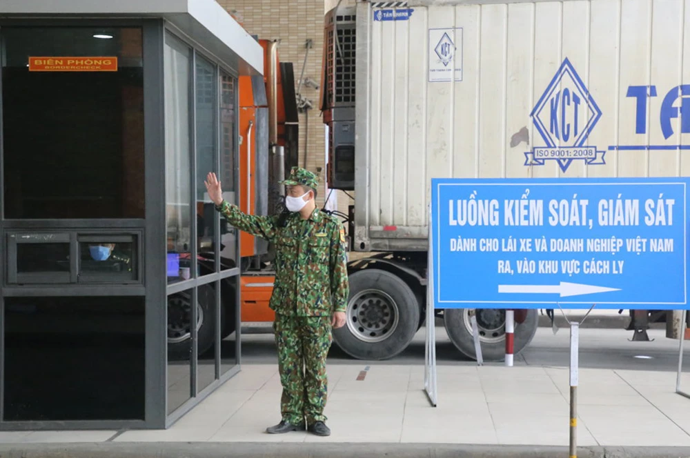 Các biển cảnh báo chính là “rào chắn mềm” được thiết lập.