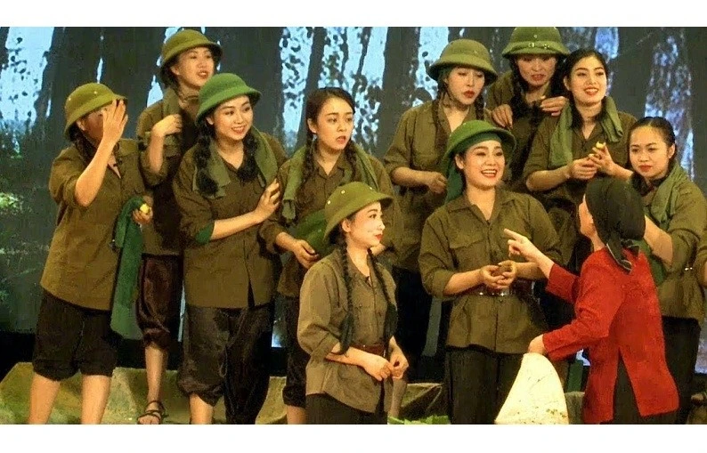 Văn học, nghệ thuật không thể đứng ngoài chính trị ảnh 1 Văn học, nghệ thuật không thể đứng ngoài chính trị
