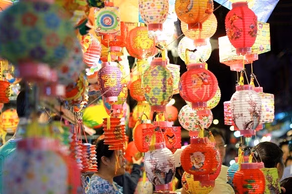 Đèn lồng Trung thu với vô số hình dáng khác nhau