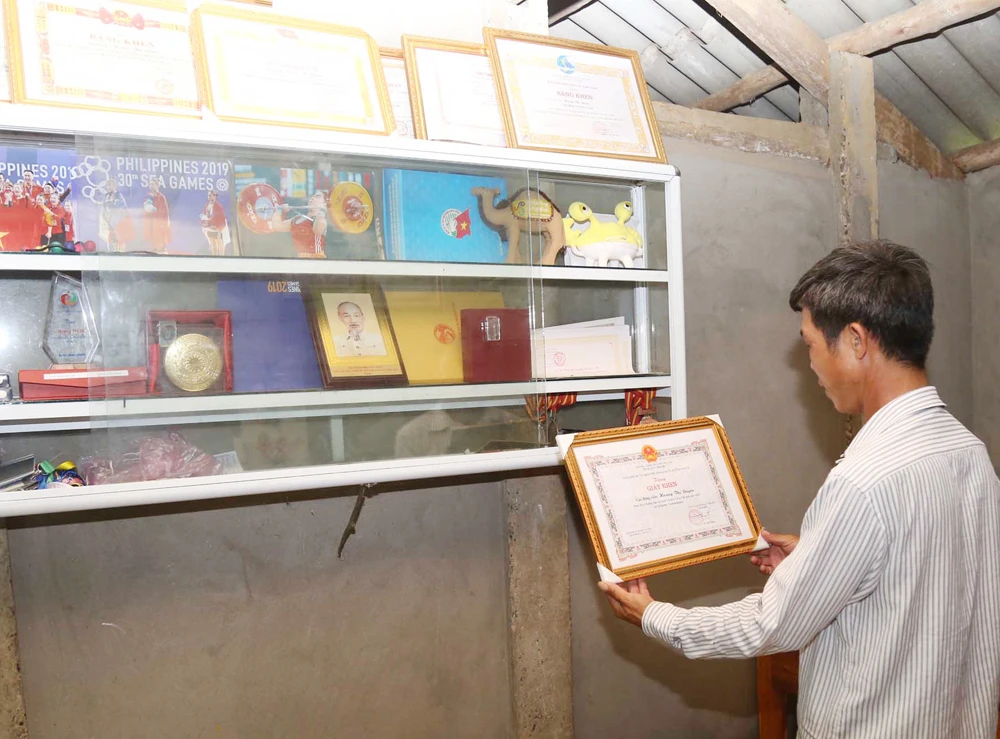 Chuyện về vận động viên cử tạ số 1 Việt Nam ảnh 1