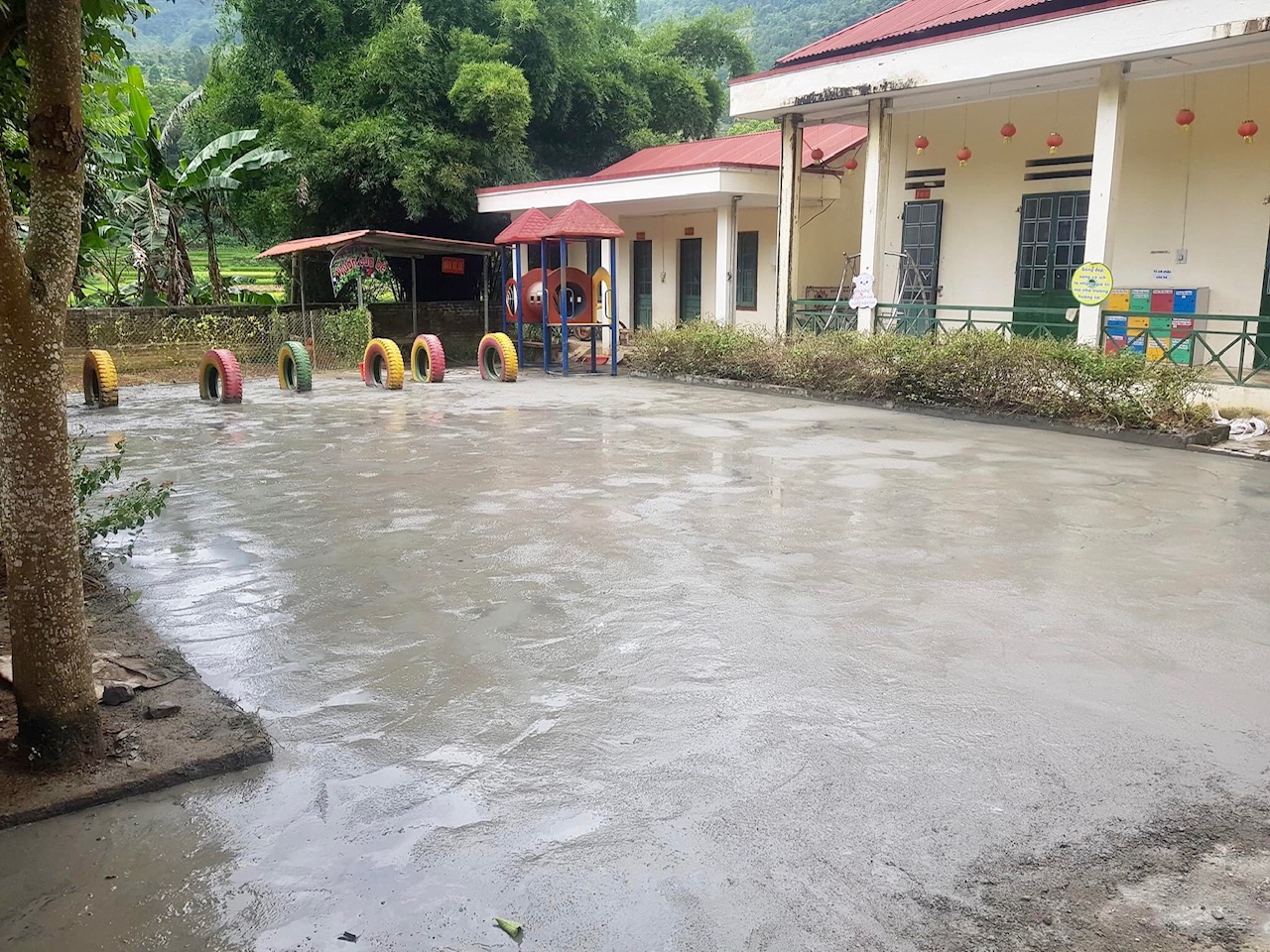 Công trình được hoàn thành, tạo điều kiện thuận lợi cho công tác dạy và học của điểm trường. Công trình được hoàn thành, tạo điều kiện thuận lợi cho công tác dạy và học của điểm trường.