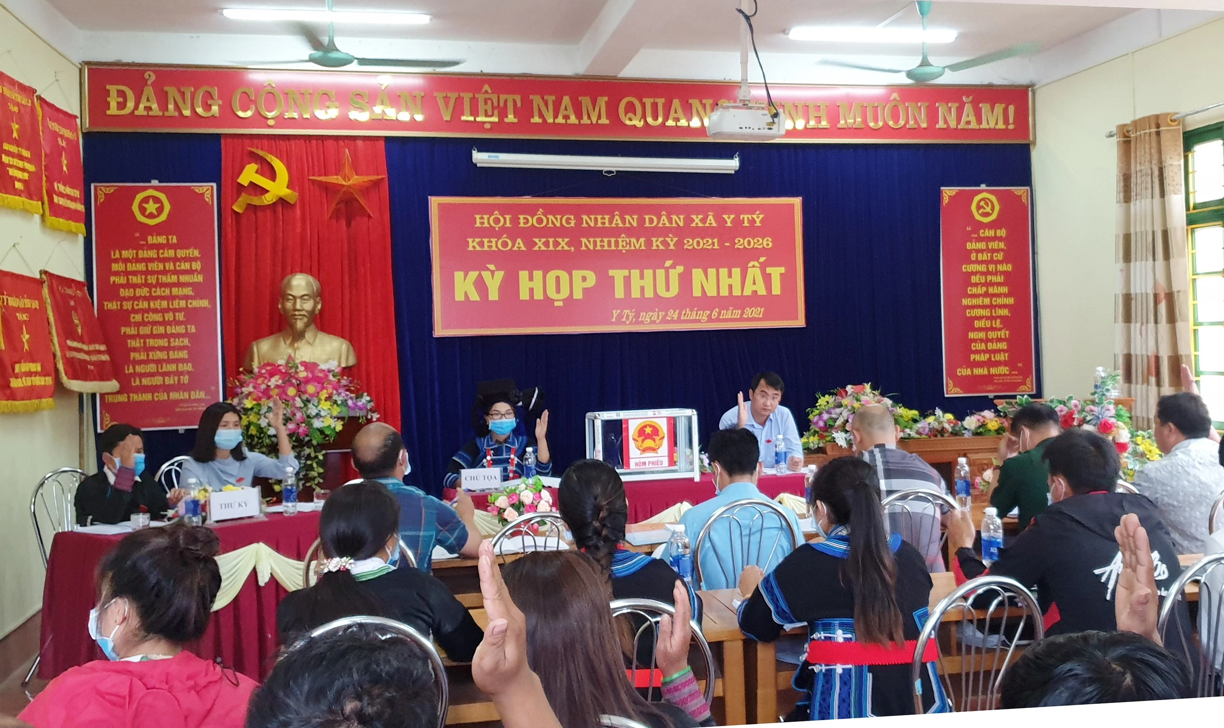 Xã Y Tý, huyện Bát Xát đang là địa phương có nhiều dự án lớn được triển khai nên nhu cầu về cán bộ đang đặt ra hết sức bức thiết.