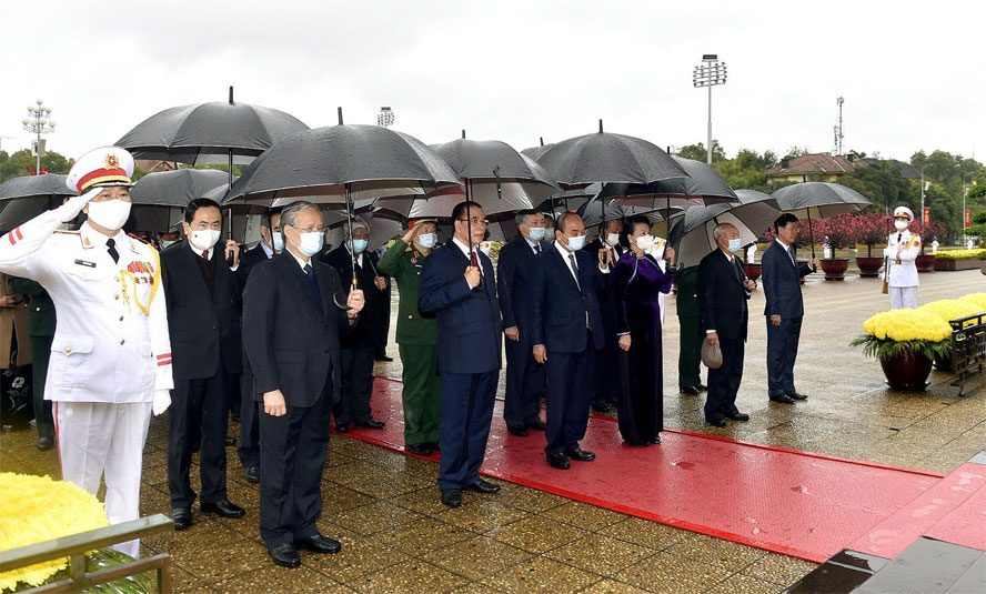Lãnh đạo Đảng, Nhà nước viếng Chủ tịch Hồ Chí Minh và tưởng niệm các Anh hùng liệt sĩ ảnh 3