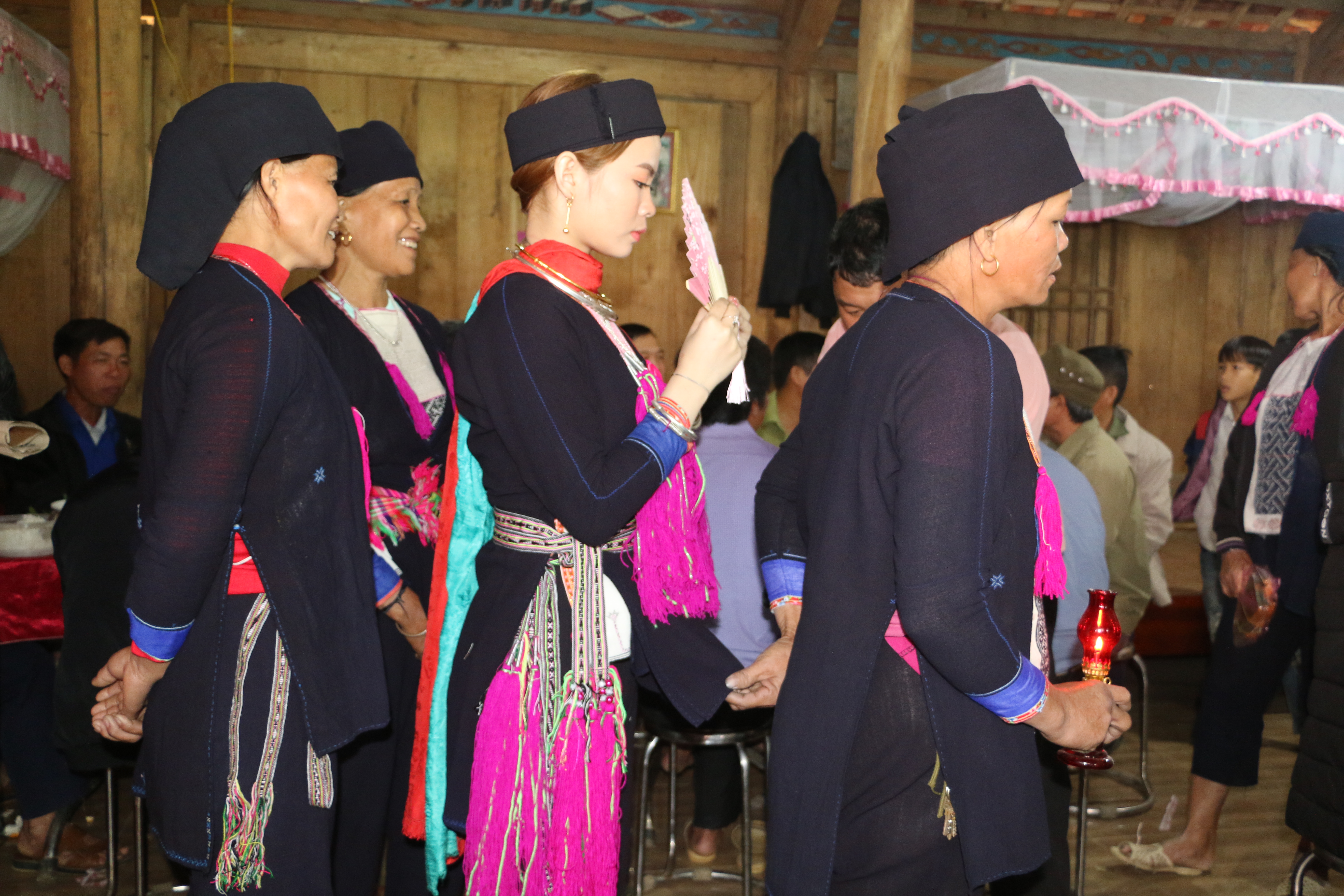 Lễ cưới truyền thống của người Dao họ ảnh 2