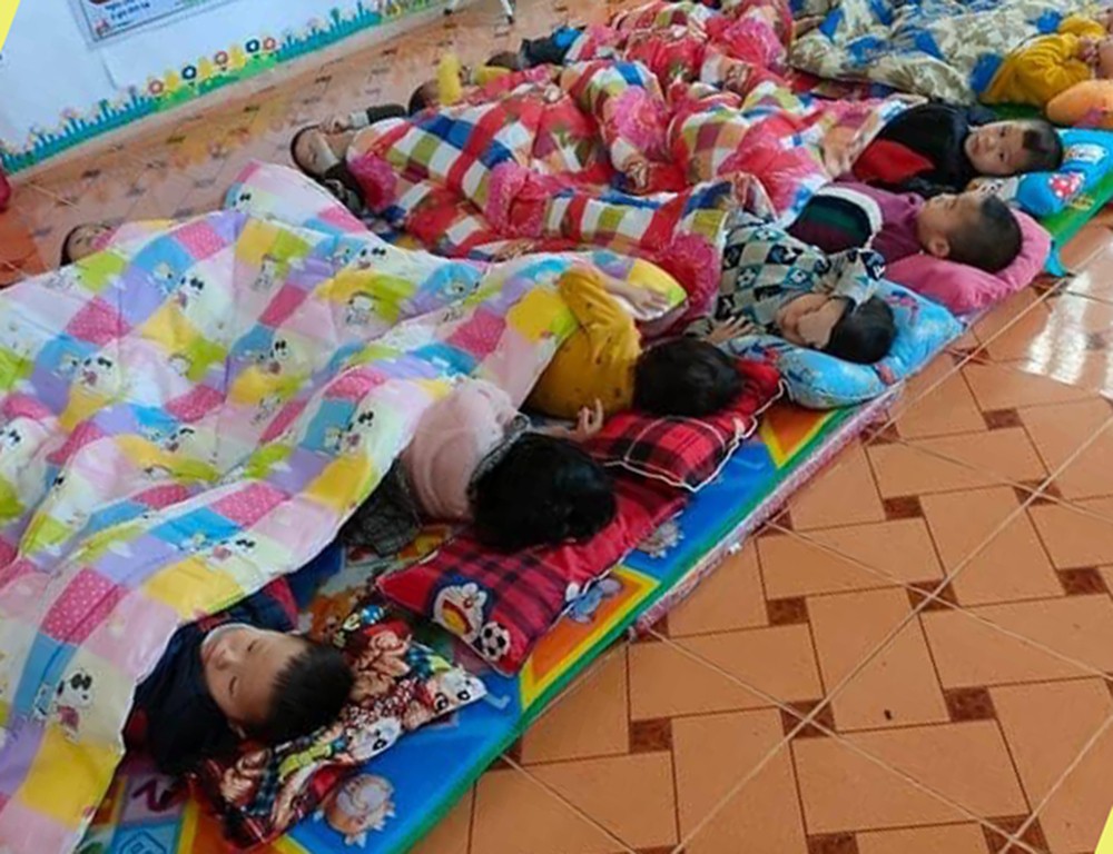Tặng 100 đệm ngủ cho học sinh mầm non xã Nậm Chảy ảnh 2