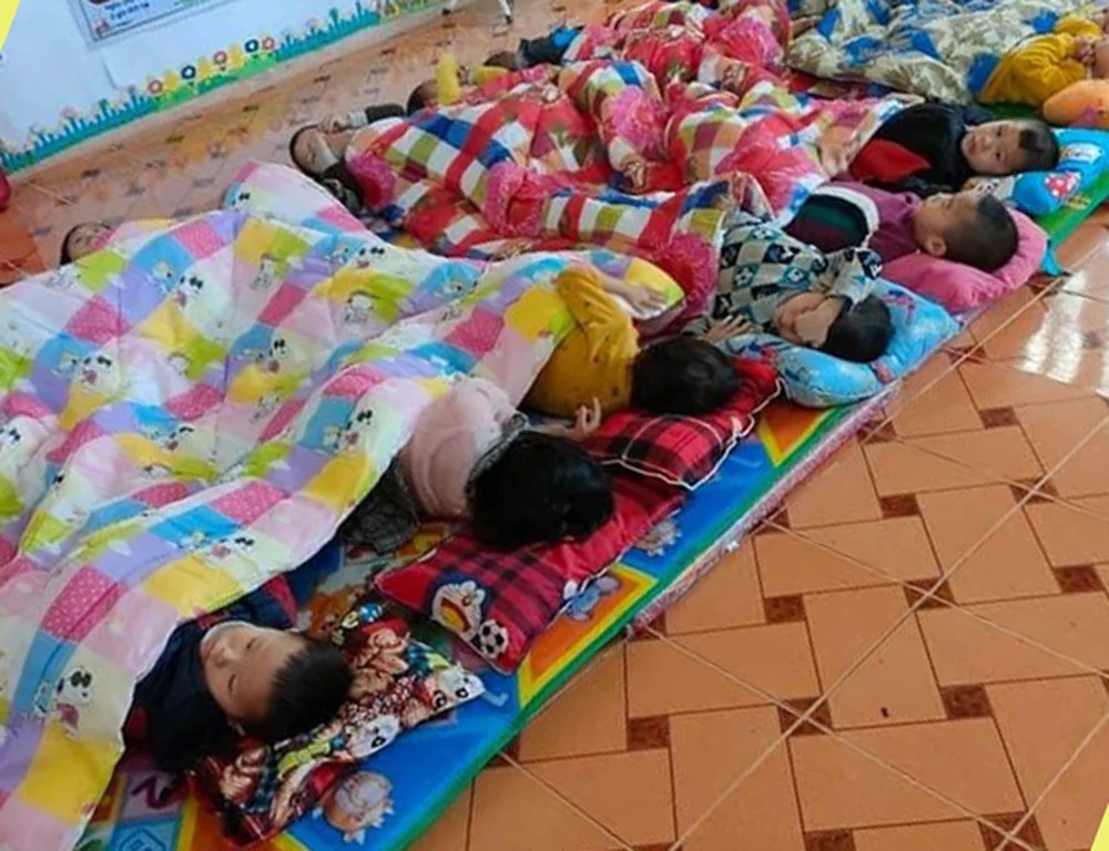 Tặng 100 đệm ngủ cho học sinh mầm non xã Nậm Chảy ảnh 2