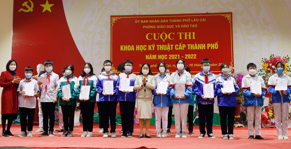 Thành phố Lào Cai: 57 dự án tham gia Cuộc thi Khoa học kỹ thuật năm học 2021 - 2022 ảnh 5