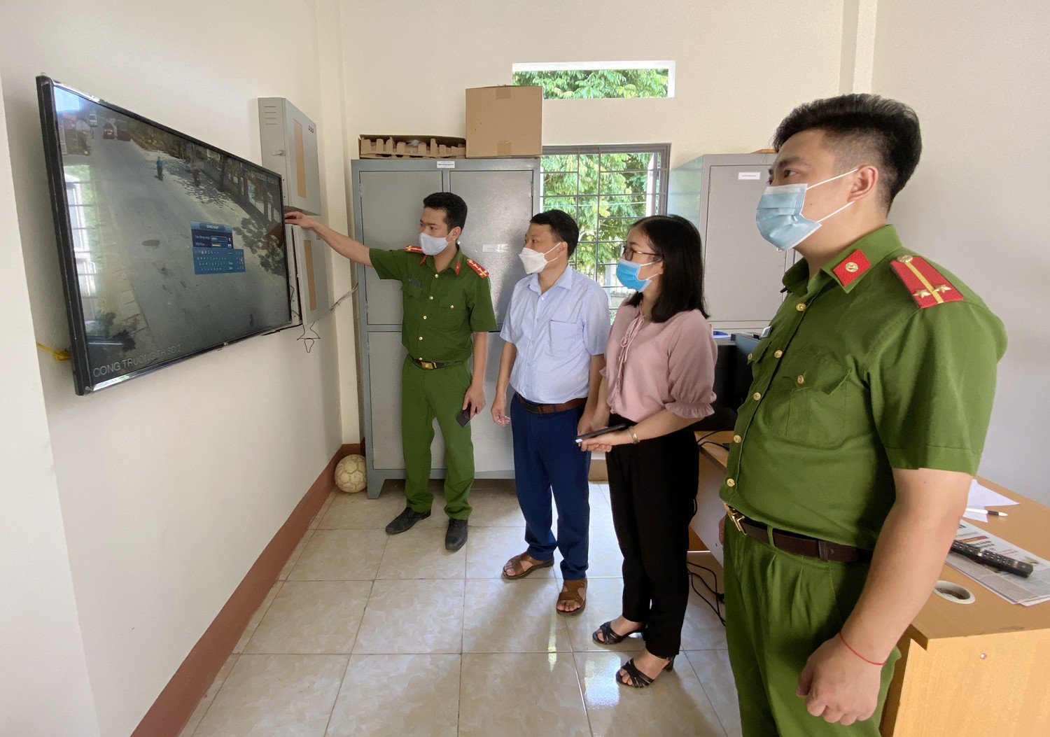 Phòng điều hành, giám sát camera an ninh tại thị trấn Nông trường Phong Hải.