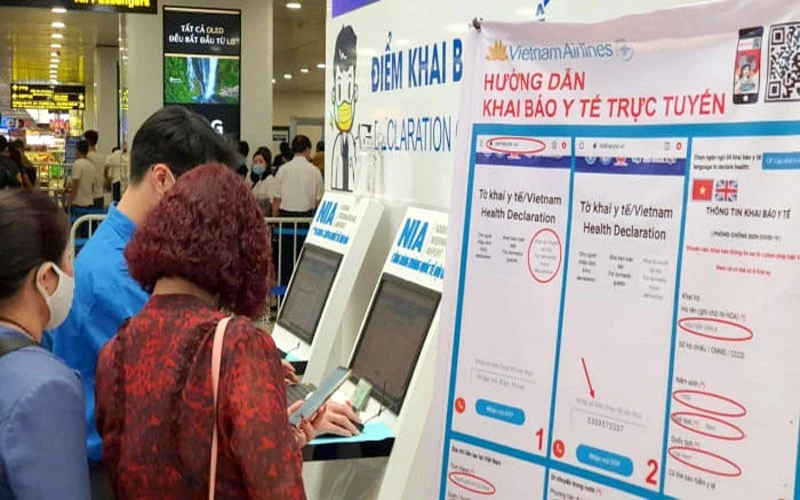 Từ ngày 1/12, các địa phương sẽ tự trích xuất dữ liệu hành khách qua app PC-Covid ảnh 1