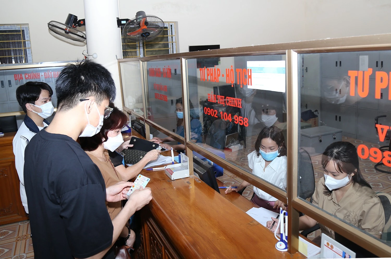 Phường Cốc Lếu: Cải cách hành chính để phục vụ người dân tốt&nbsp; hơn ảnh 1