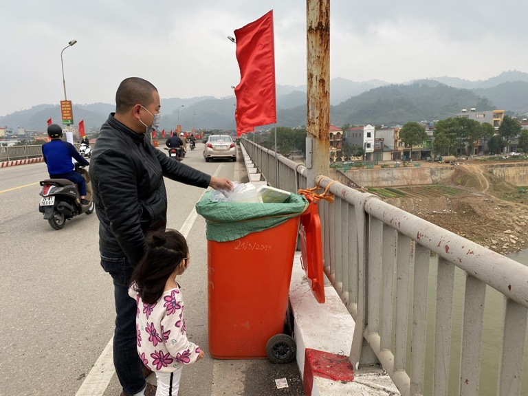 Thành phố Lào Cai tổ chức Ngày hội thả cá phóng sinh ảnh 4 Thành phố Lào Cai tổ chức Ngày hội thả cá phóng sinh ảnh 4