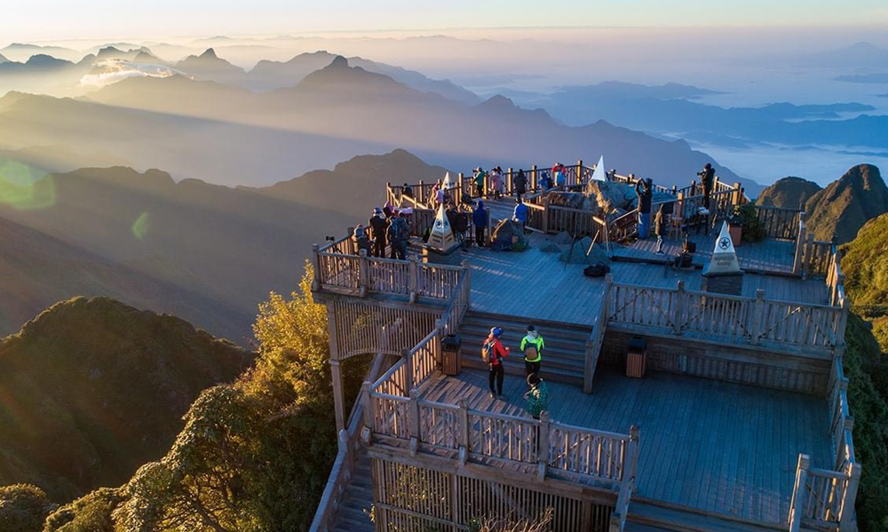 Ngày mới trên đỉnh Fansipan. Ngày mới trên đỉnh Fansipan.