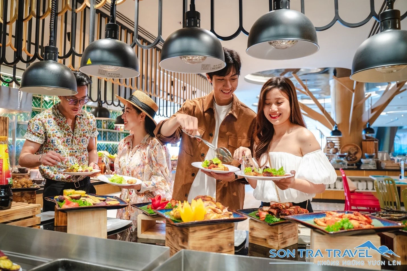 Công ty luôn mang đến cho du khách những chuyến đi vui vẻ.